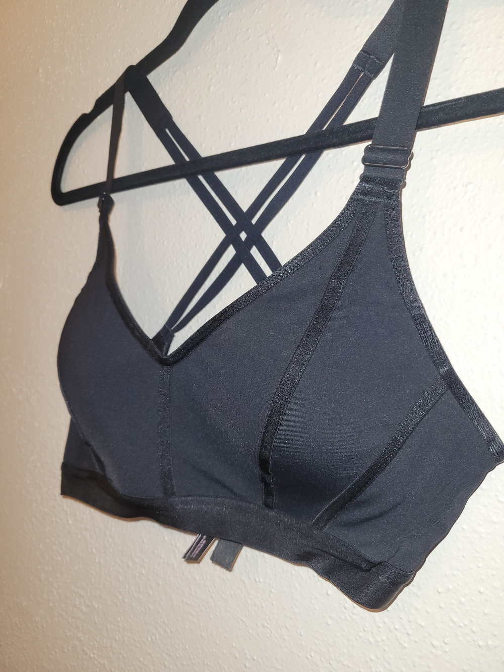 Victoria's Secret Sport VSX Black Crisscross Strappy Wireless Sports Bra 32D - Picture 2 of 7